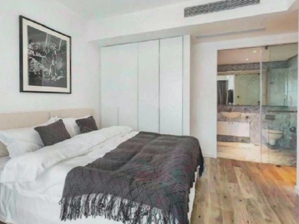 上海闵行浦江芦恒路60号楼8号线 地铁口 两室两厅 可押一付一  可做