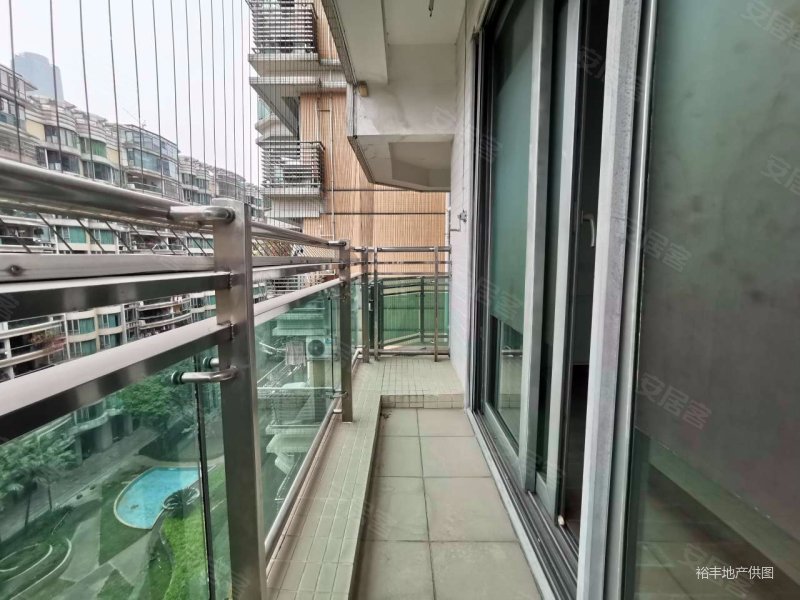 骏景花园 5 房  193 方