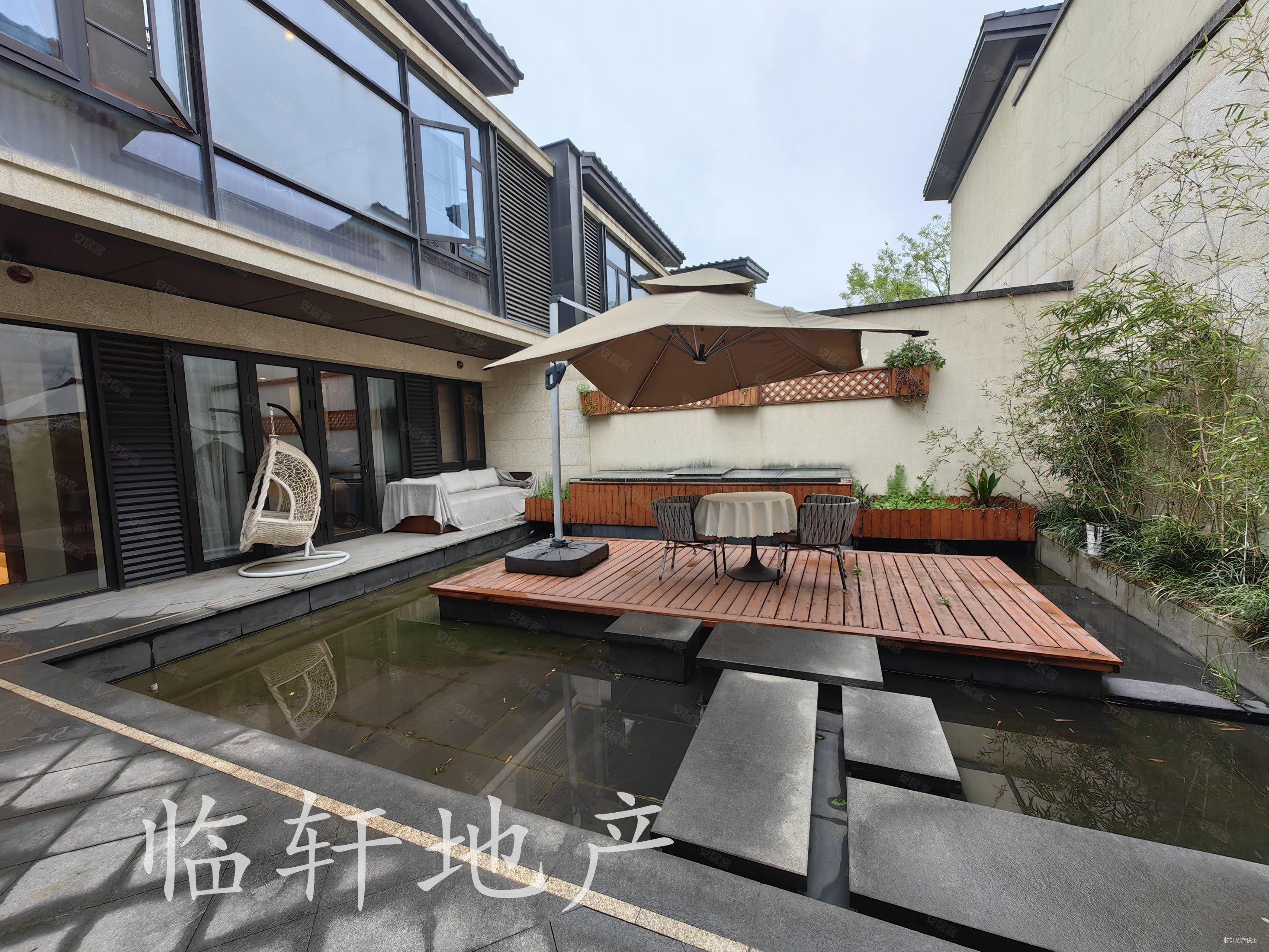 中天珺府(别墅)4室2厅5卫375.76㎡南北620万