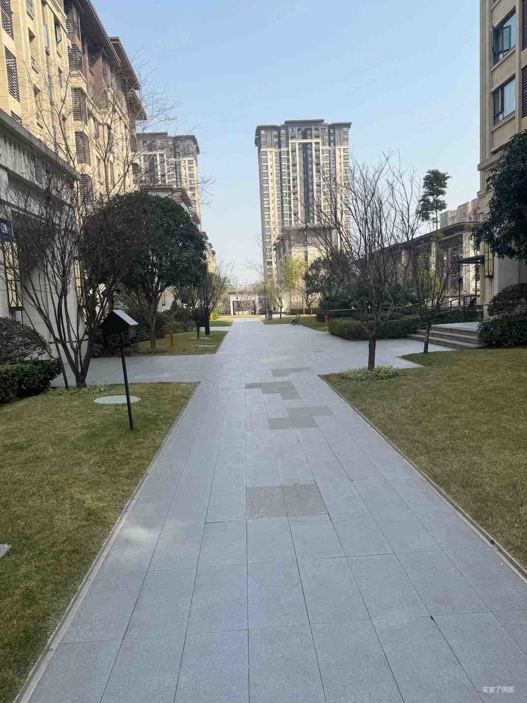 临地铁 车位充足 电梯房 高楼层视野好 板楼 出行方便,铜梁金科集美