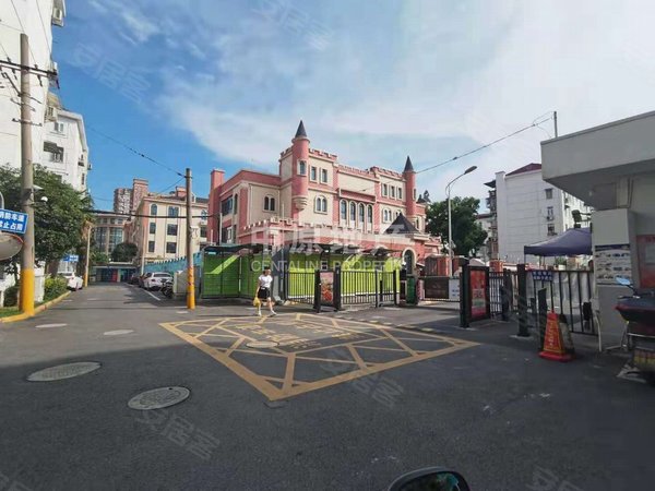 上海闵行金虹桥虹梅路2986弄小区主卧朝南,一梯四户,小区中心位置