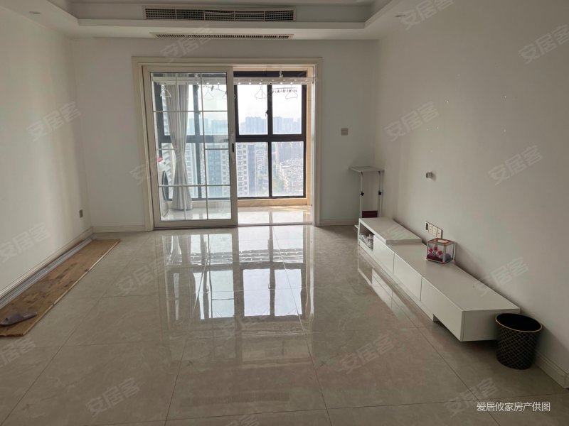 首南版块性价比比较高的一套房 房东急售125平305万,景瑞上府二手房