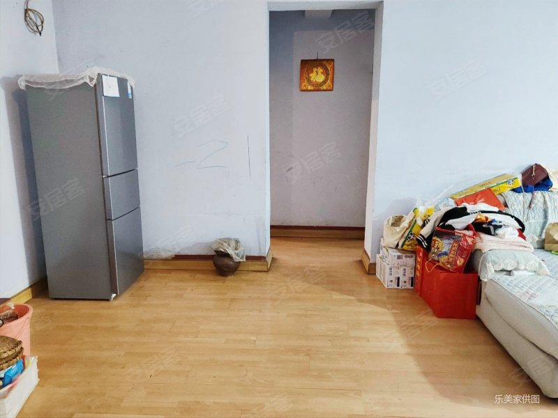 十陵小区套三出售位于青龙湖湿地旁