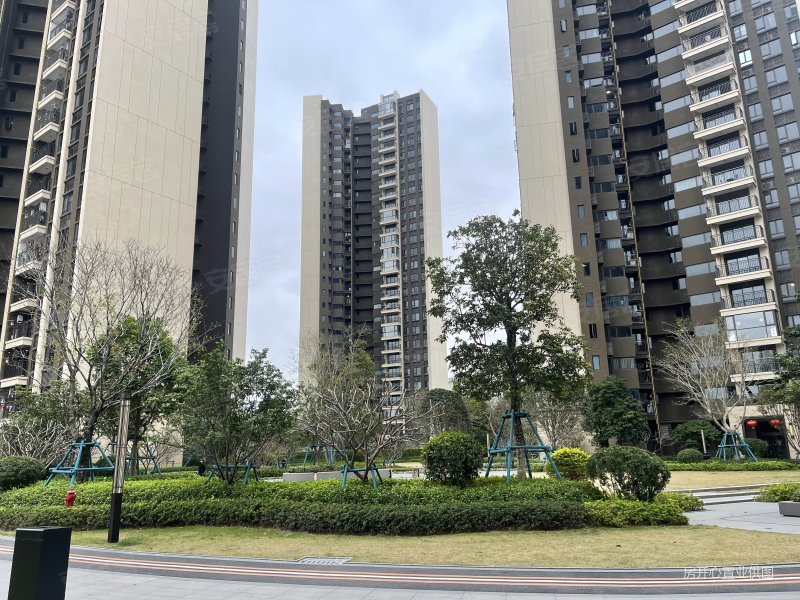 110方 双阳台南北通透 带入户花园 可做四房 中高楼层,龙光玖誉府二手