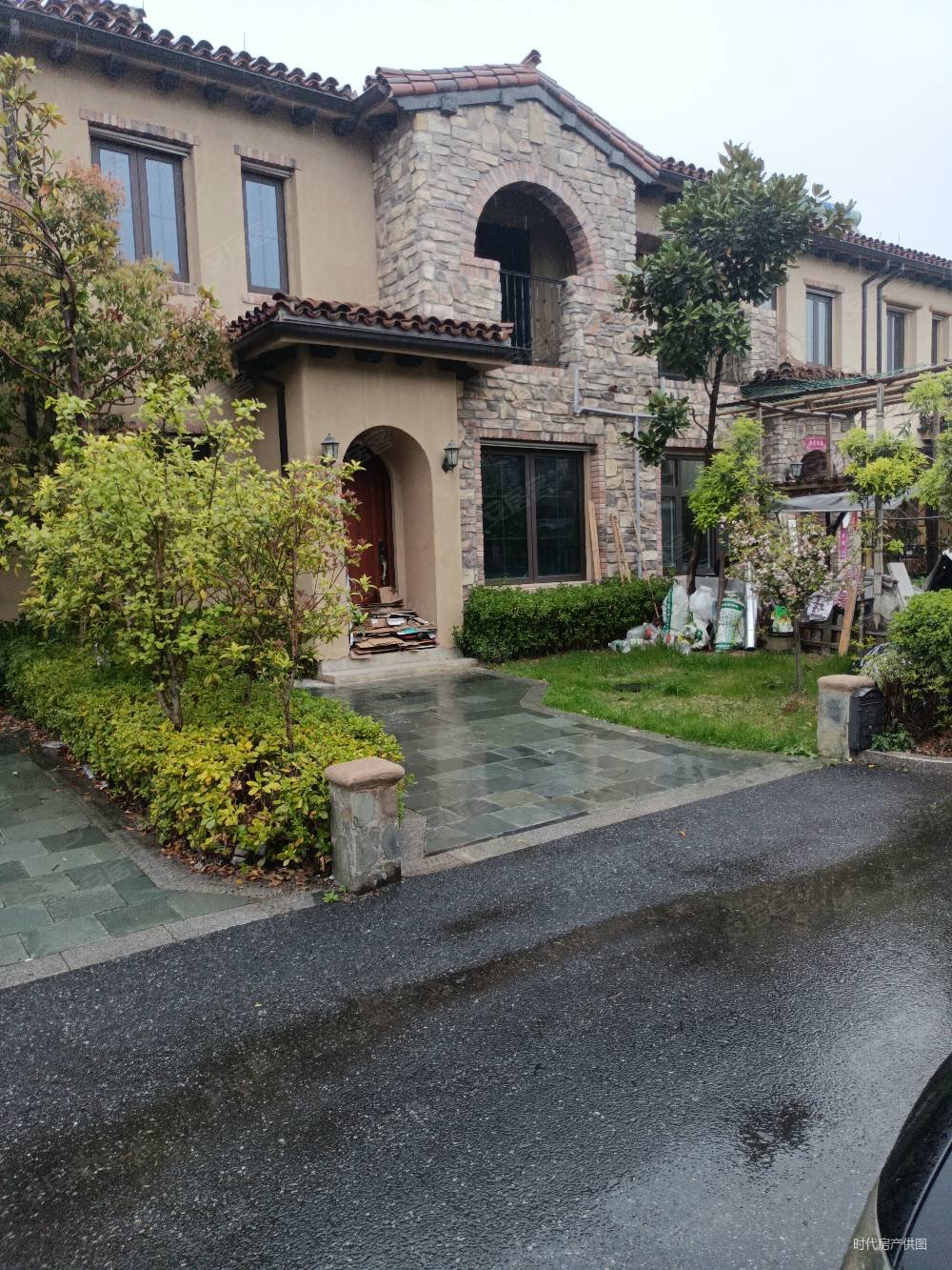 南京南有山有水风景秀丽的卧龙湖别墅出售