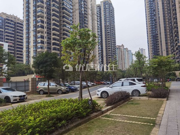 南宁兴宁东沟岭汇豪国际房子装修保养不错,配的家电家具好出租房源