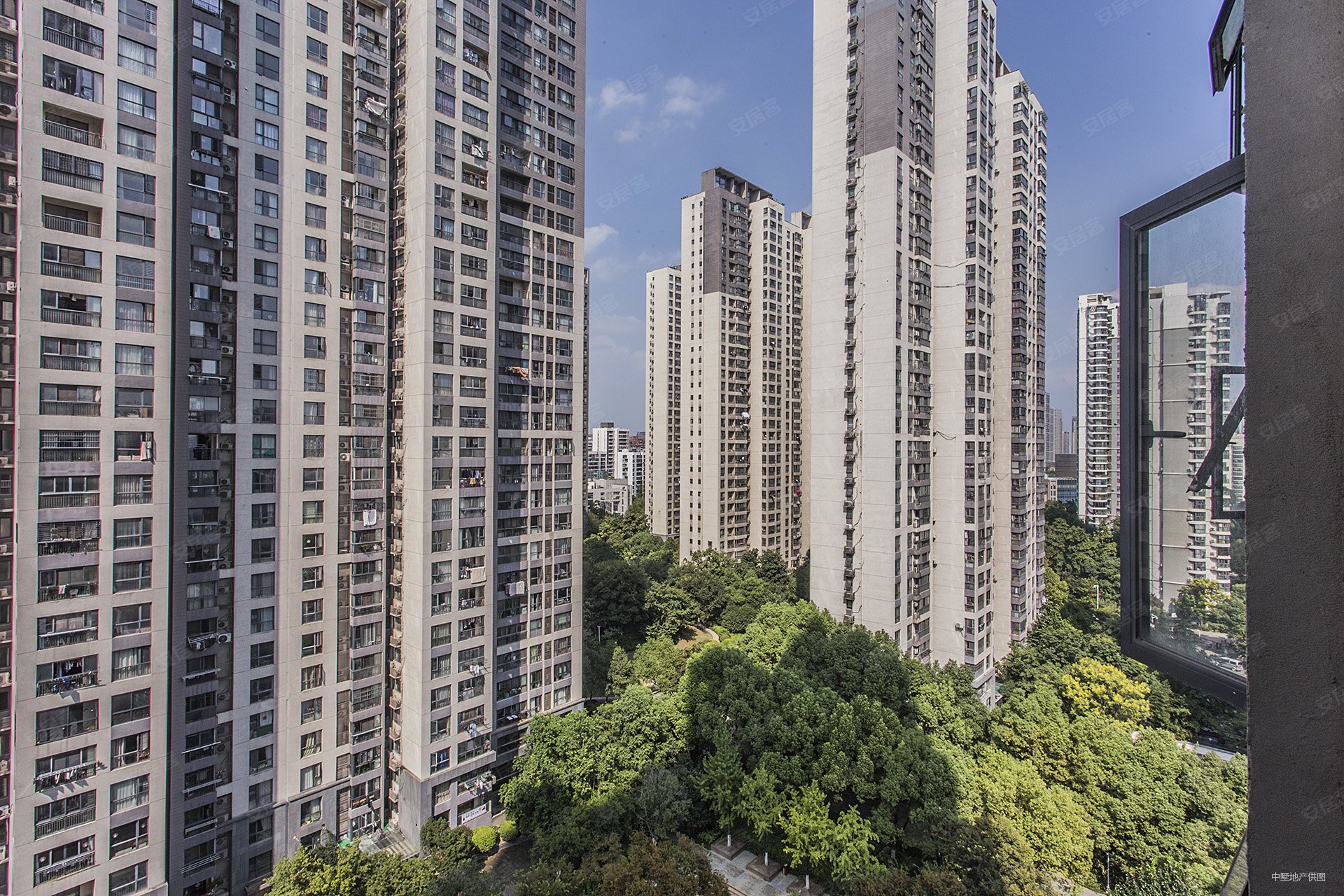 九重锦 装修好 双卫格局 电梯房 中间好楼层 近地铁3号线,融科九重锦