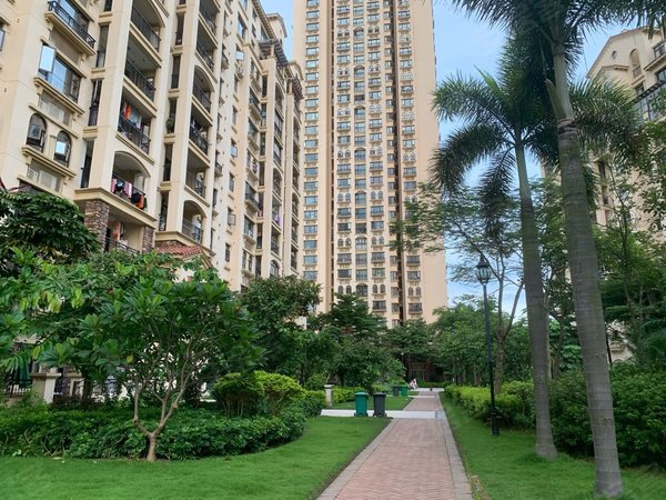 珠海高新区唐家湾华发蔚蓝堡云洲科技旁精装三房家私家电齐全生活方便