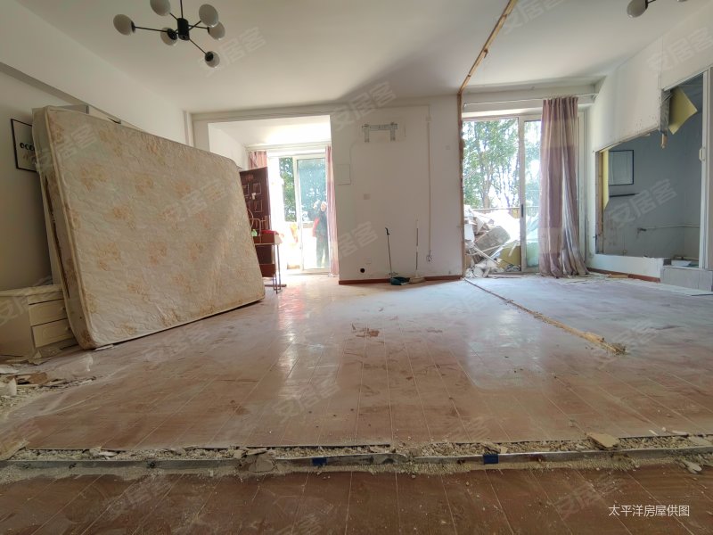 西部天花板尚缘花园洋房带车位毛胚南北双开门