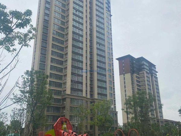 【多图】鲁昊棠琳湾(一期),流亭租房,带40平南向院子,106平精装套三