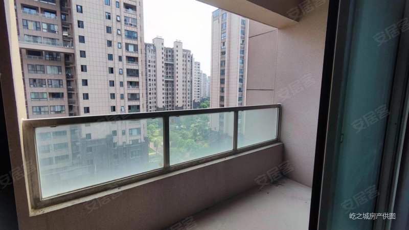 德佑    紫艺华府 改善暖气三房 密码锁 满2年 可谈