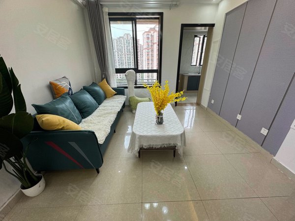 上海松江泗泾新凯城兰馨苑紧靠泗泾站 南北通透 两个卧室都大 精装全