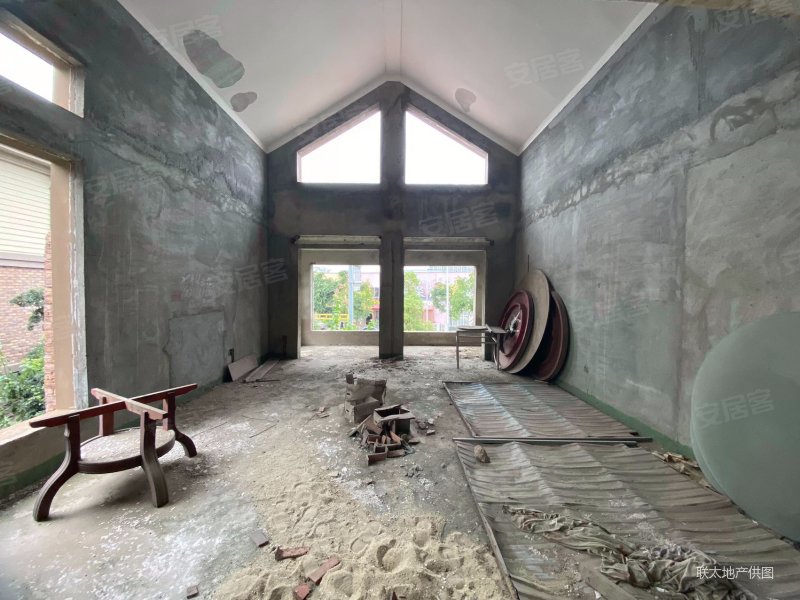 超高性价比独栋 已经做好基础土建改建 直接装修,保利阆峰云墅二手房