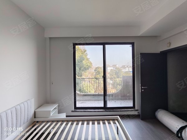 昆山巴城阳澄湖锦绣蓝湾近地铁,双拼别墅出租,精装出租房源真实图片