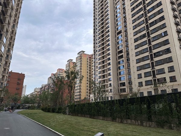 郑州金水福彩路融创中原大观桑园安置区沙门地铁口!