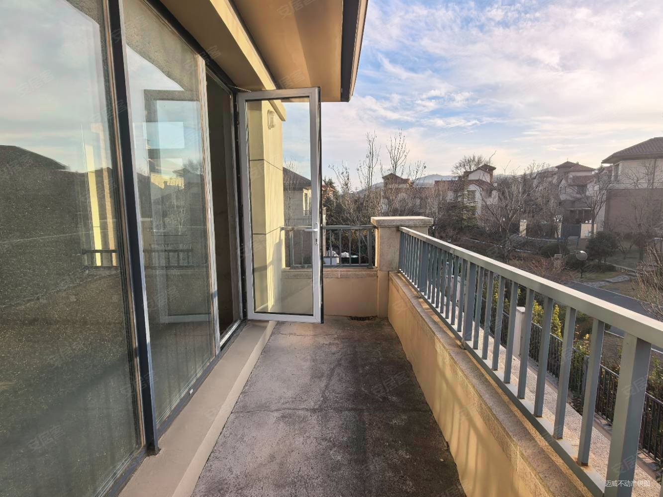 海信温泉王朝(海信千亩园)4室2厅3卫215㎡南北288万