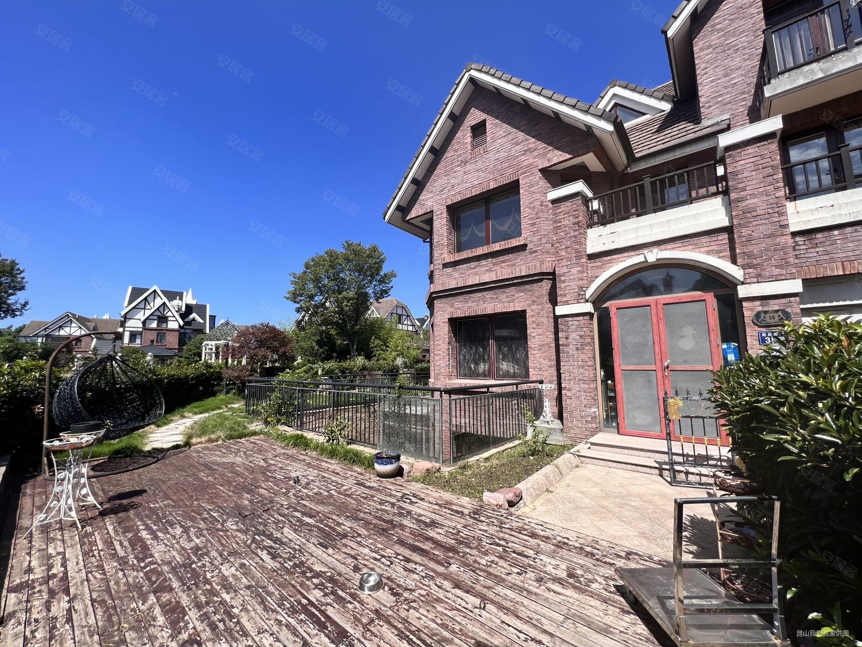 豪装独栋英郡贰仟贰佰陆拾万占地546平地上3层地下一层