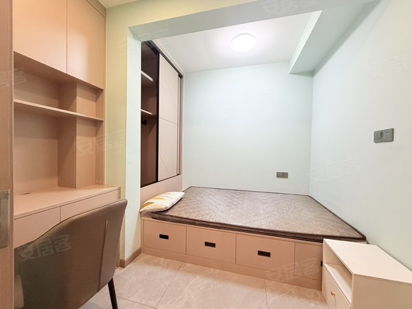 乐山市中高铁站IBOX部落阁世豪伊藤对面跃层两室loft，可养宠物！水电气民用可短月付！出租房源真实图片