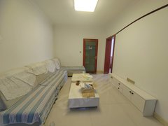 喀什喀什市喀什城区东城分院对面，1楼小两室，没有冰箱洗衣机，一个床，房子干净出租房源真实图片