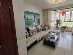 乌海乌达巴音赛安居B 区5楼出租,年租9000,包费用,干净出租房源真实图片