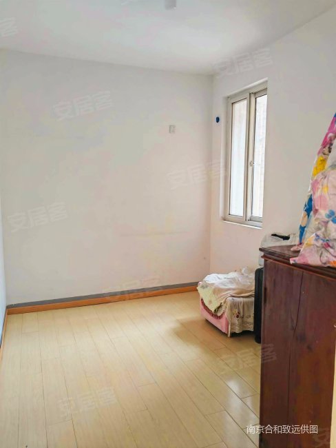 盛江花苑石榴园 刚需小三居 中间楼层 带电梯 朝南 临地铁