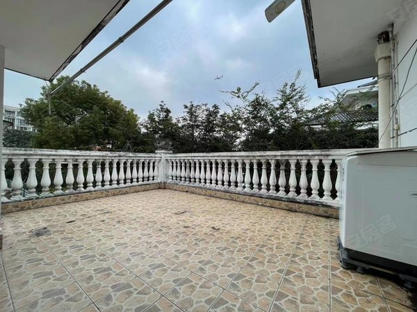 上海松江九亭三盛颐景园(别墅)紧缺房源精装花园别墅,5房3厅,合适轻