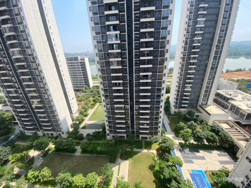 万科城 5字头 送车位送物业 配套齐全   即装修入住