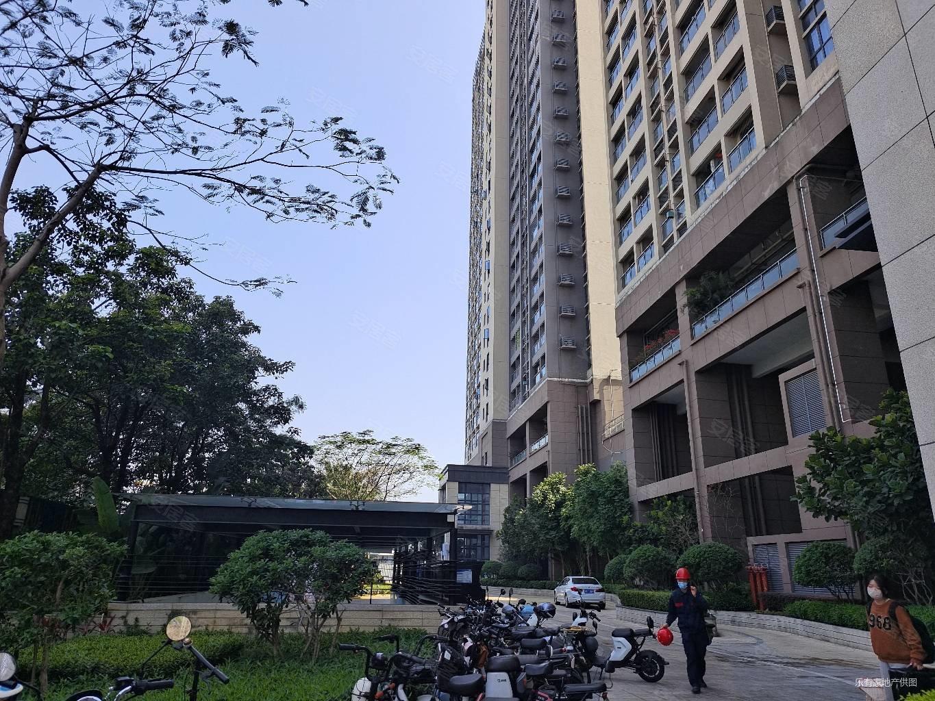 横岗地铁站沃尔玛荣德国际雨馨公寓东南向三房采光好好出租