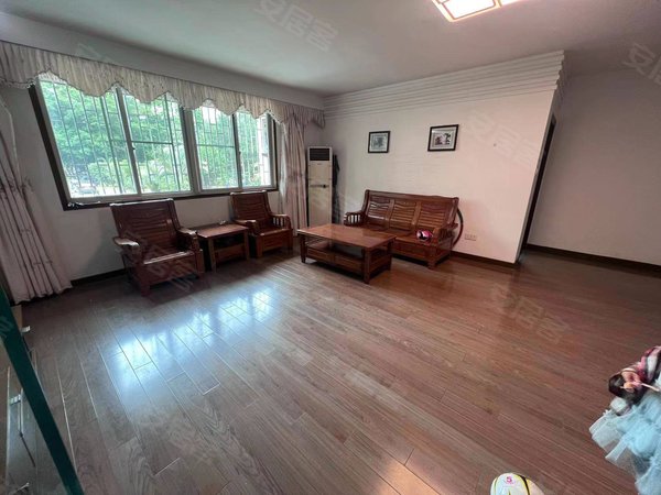 福州长乐吴航吉祥花园航城中学旁边,吉祥花园4房2厅,低楼层, 设备齐全