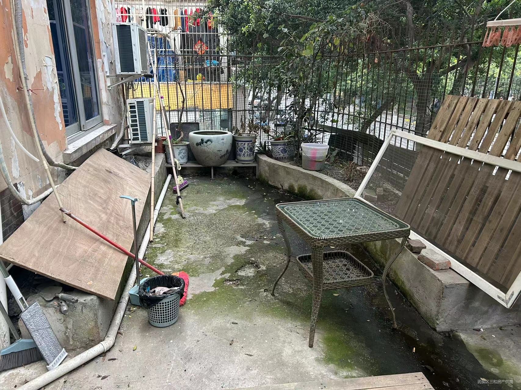 菊园近医院交通便利大两居南北通透2楼带平台套二