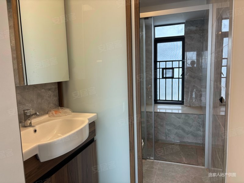 碧桂园凤翔花园次新小区,业主全新装修未入住过,带全屋家私家电