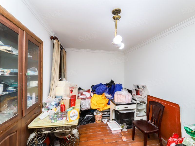 彭浦中学对面小区 一梯两户商品房 南北通透大三居 急售