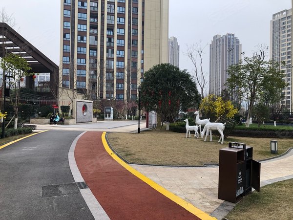 重庆合川钓鱼城街道花滩一号合川花滩一号全新精装正三房两卫家具家电