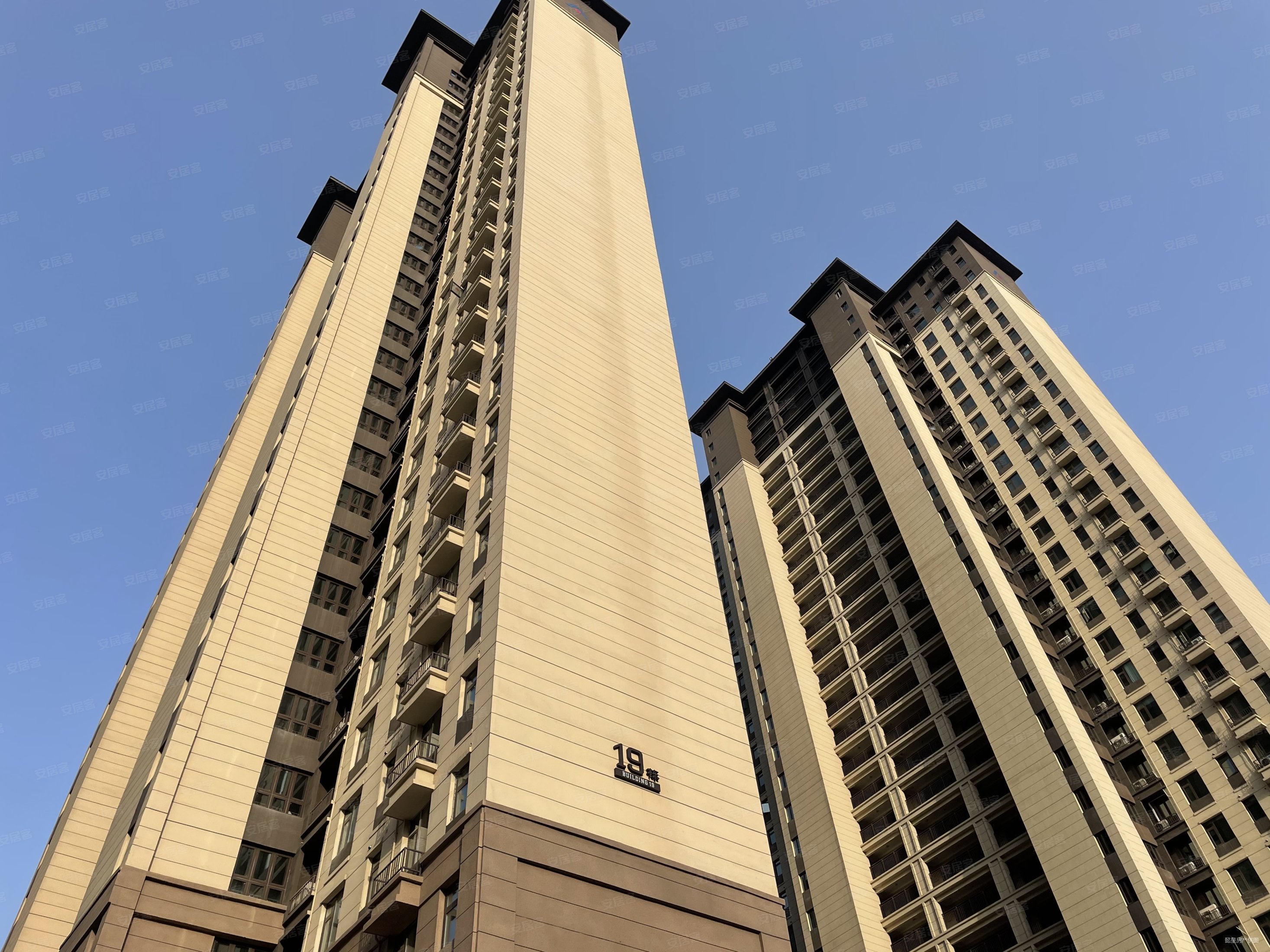 建业定鼎府三期3室2厅2卫138㎡南北115万