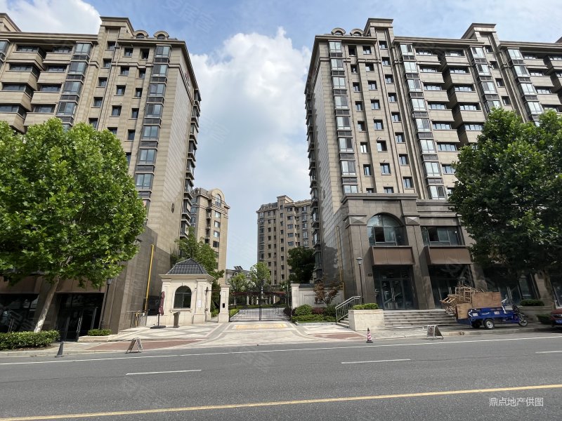 次新小区 商品住宅 临地铁 满五 刚需小三居 车位充足,通宇林景兰园