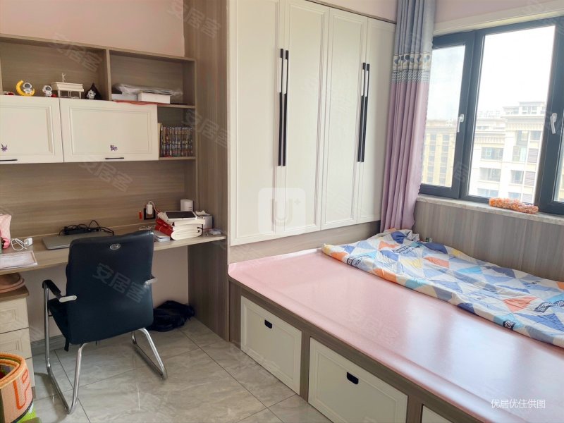 盛泰   三室两厅两卫 精装 诚心出售