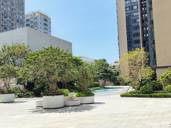 深圳宝安领航城富士君悦府富士君悦府精装三房两卫客厅带阳台家私家电