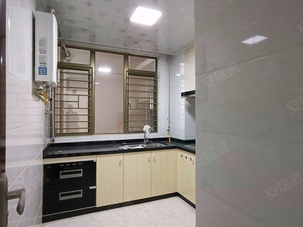 深圳坪山坑梓亚迪三村亚迪三村136平方出租.