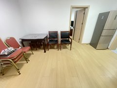 上海闵行航华新上！一楼带院子！靠近康师傅，紫藤路地铁，航中路，71路！出租房源真实图片