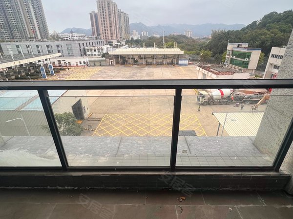 深圳盐田沙头角蓝郡公馆新上 蓝郡公馆 精装3房未入住 看上随时打扫