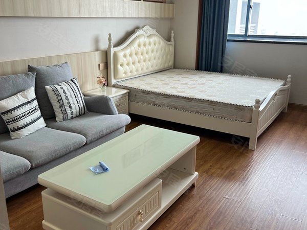 无锡宜兴新街壹克拉公馆壹克拉公馆,一室一厅,精装修 1900一个月 押一