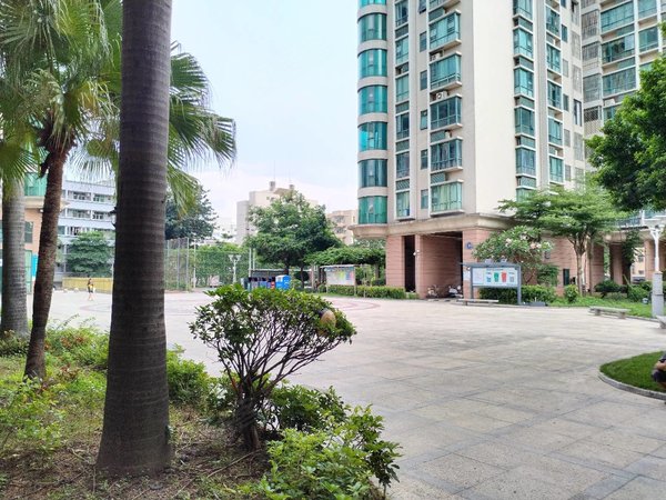 深圳宝安松岗松岗麒麟花园精装修,麒麟花园106平大两房出租,带家私