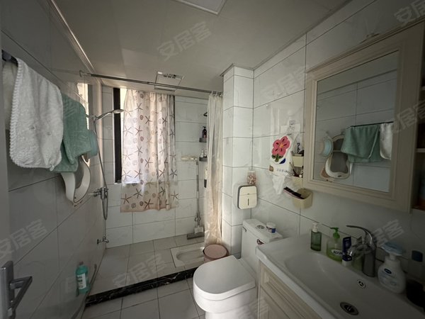 南昌西湖云飞路国贸蓝湾花园华侨城旁 国贸蓝湾精装三房 家具家电齐全 拎包即可 随时看房出租房源真实图片