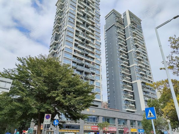 深圳宝安宝体名门华府宝体地铁站名门华府精装三房家私家电齐全靠近