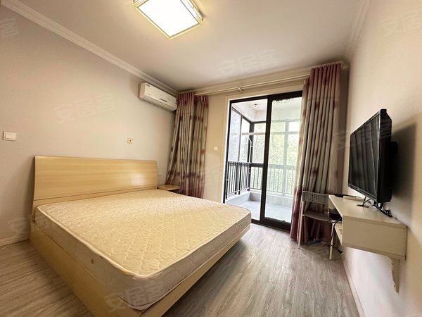 上海浦东三林依水园(一期)近前滩8号芦恒路站,精装南北两房,空关,看房