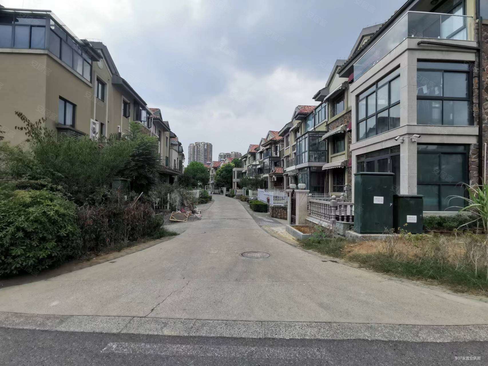 万裕龙庭水岸别墅