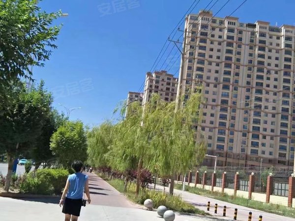 喀什喀什市喀什城区融和国际新城融合国际a区703室7楼132平,年租金2.