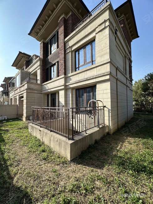 保利西山林语(别墅)二手房,1200万,5室3厅,4卫,335.