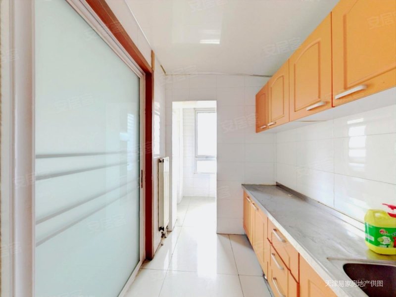 瑞海名苑  四室 中间楼层 诚心出售 价位可议