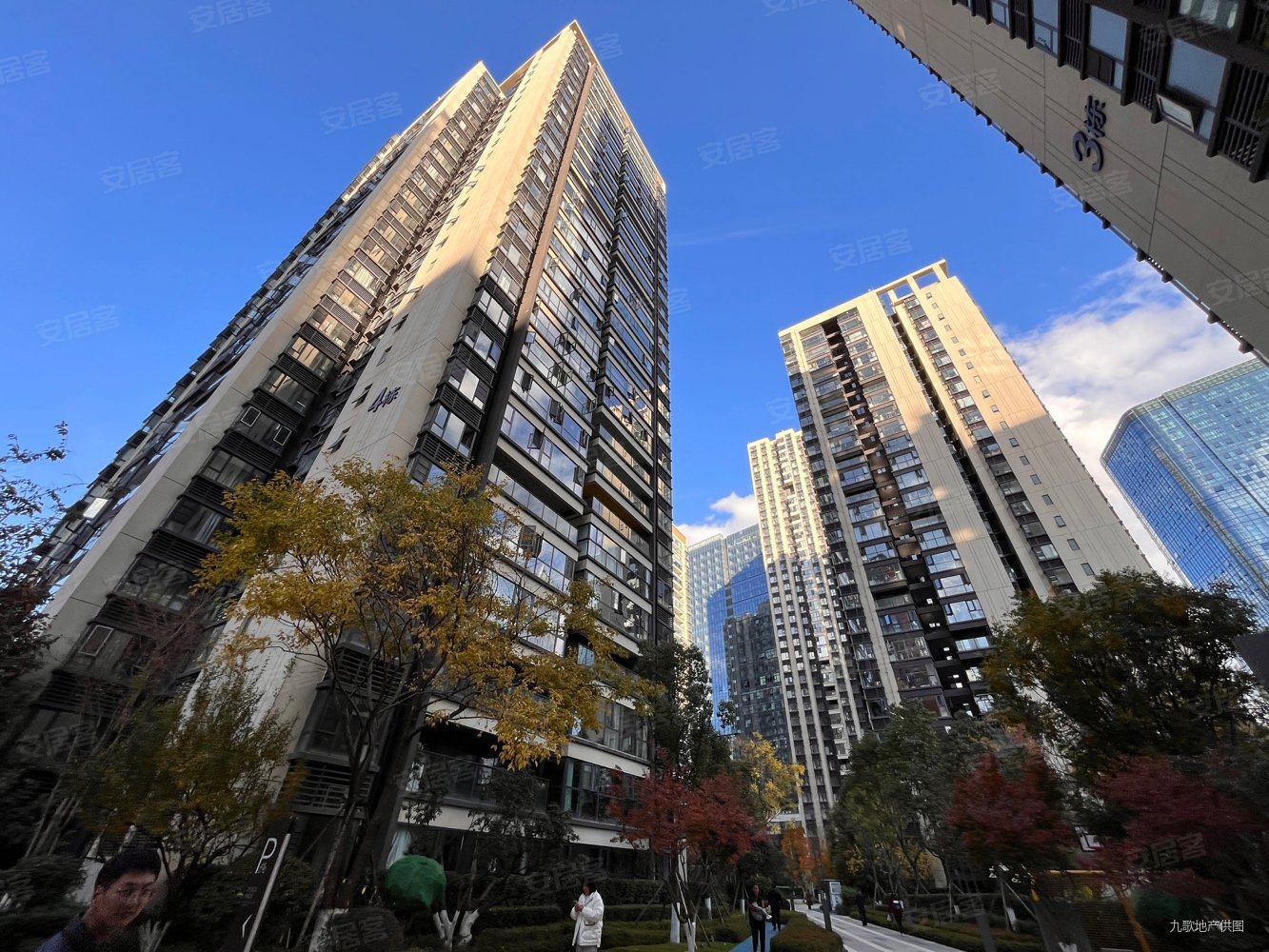 万达双塔对面润城第五大道109平米3房2厅毛坯房仅售124万